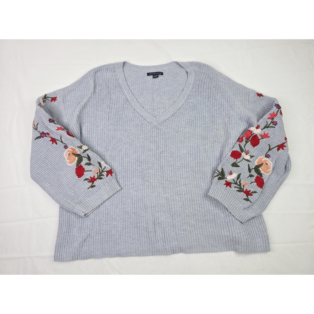 American Eagle Blue Floral Embroidered Sleeves V-Neck Sweater Women's XL